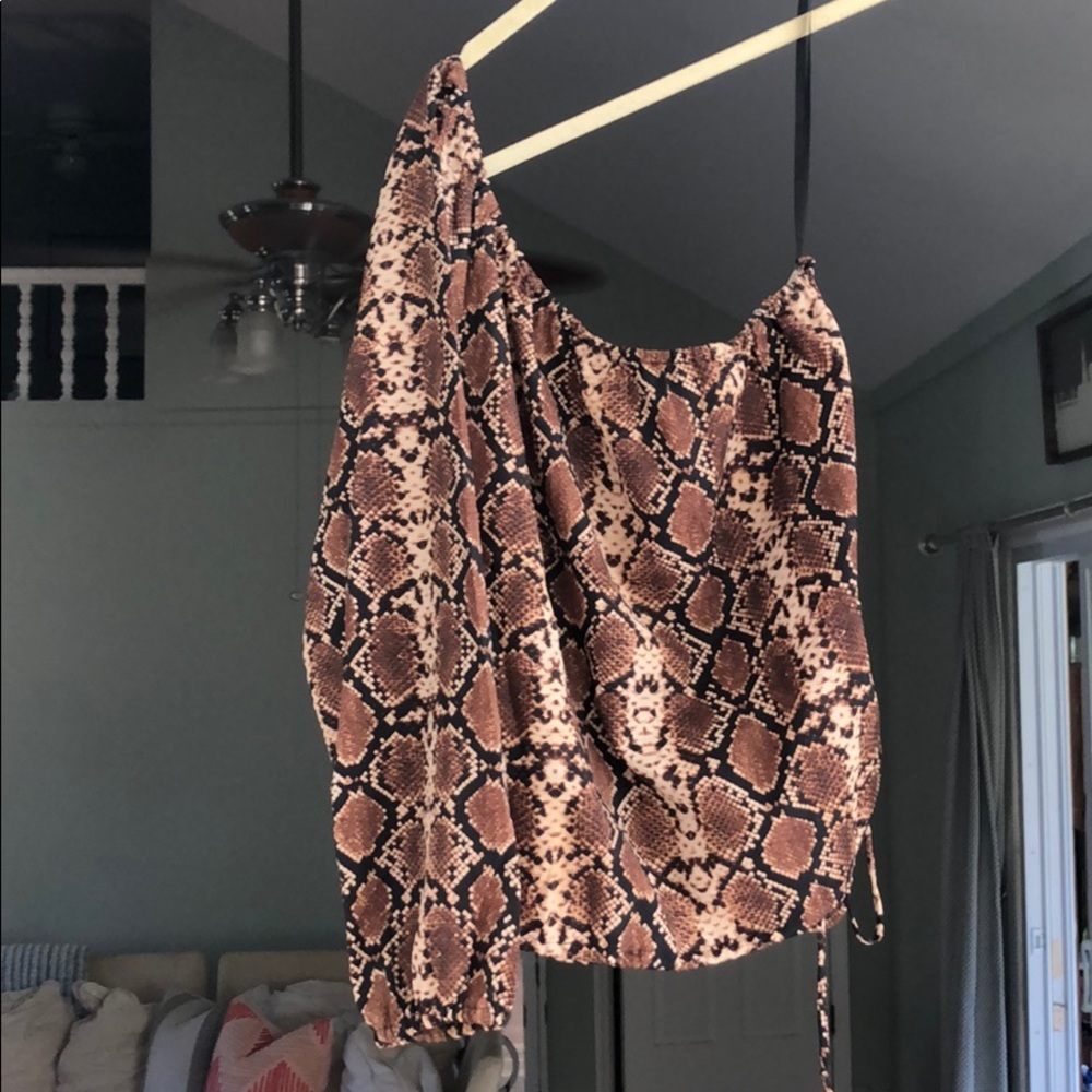 BCBG Size XXS One Shoulder Snake Print Top
